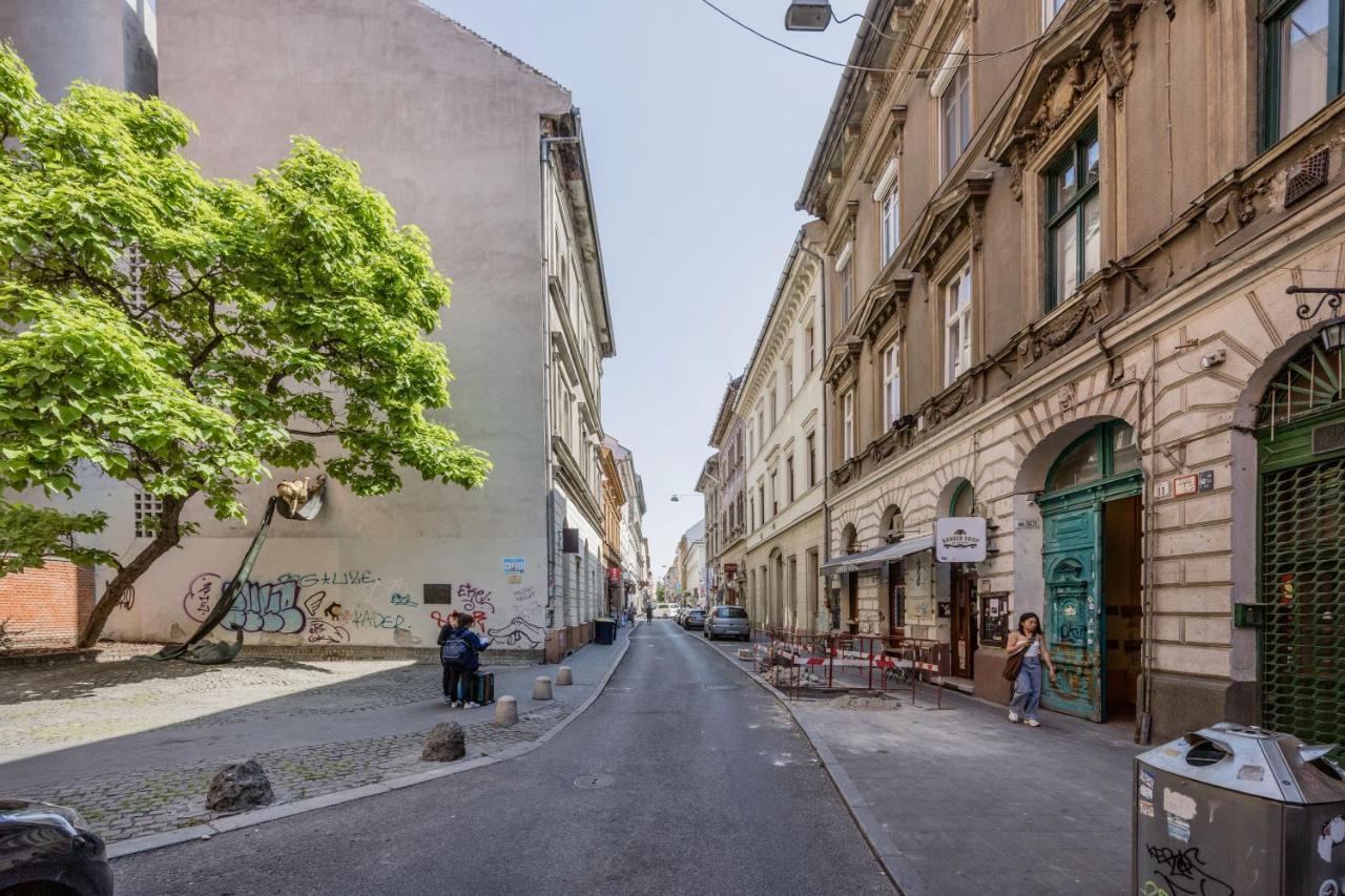 Trendy Apartment At The Hippest Location Budapest Bagian luar foto